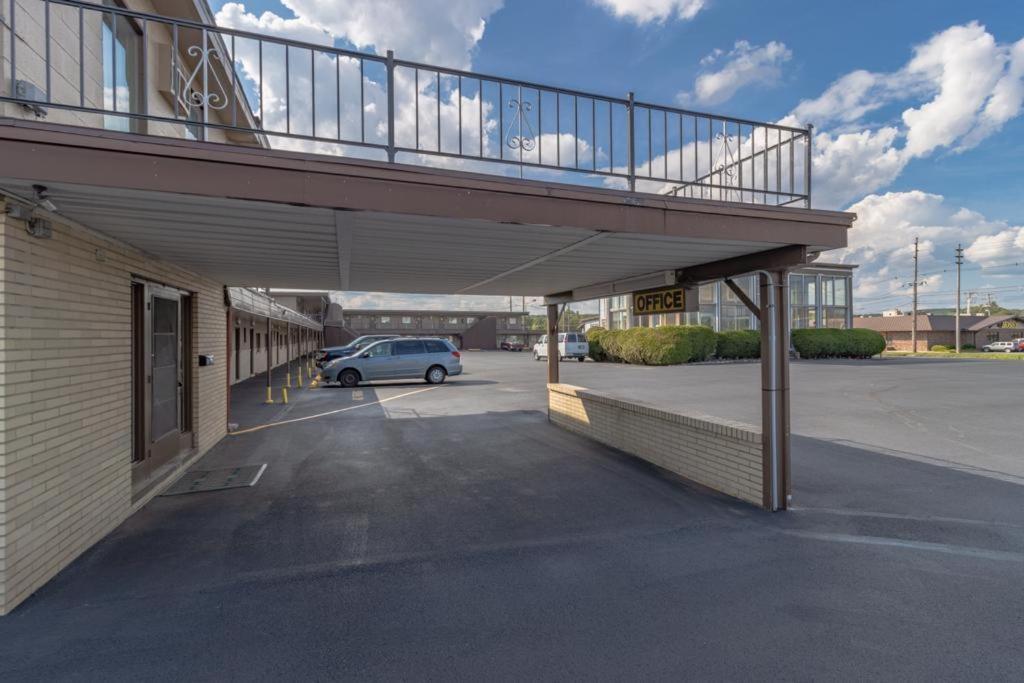 Dubois Manor Motel Exterior photo